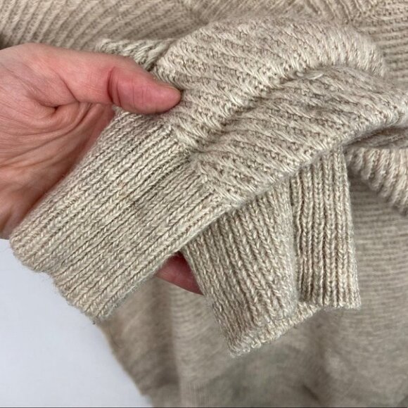 Saks Fifth Avenue‎ Soft V-Neck Ribbed Knit Sweater Size XS Pullover Minimalist - Picture 4 of 8